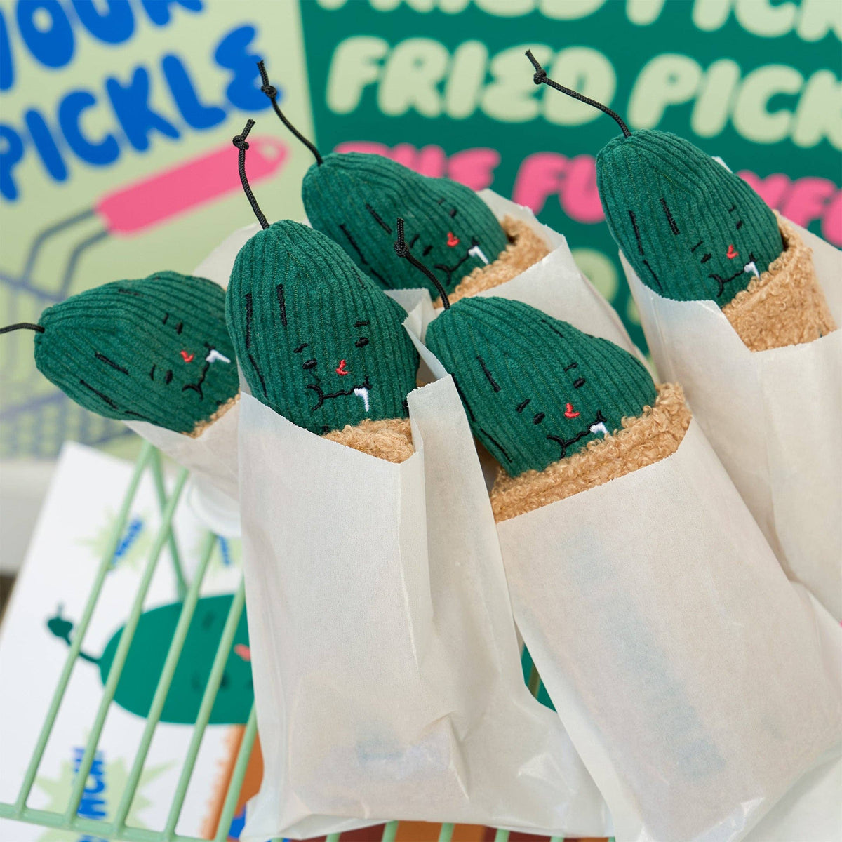 the furryfolks - Nosework-Hundespielzeug „Fried Pickle“ - OSSO BLU