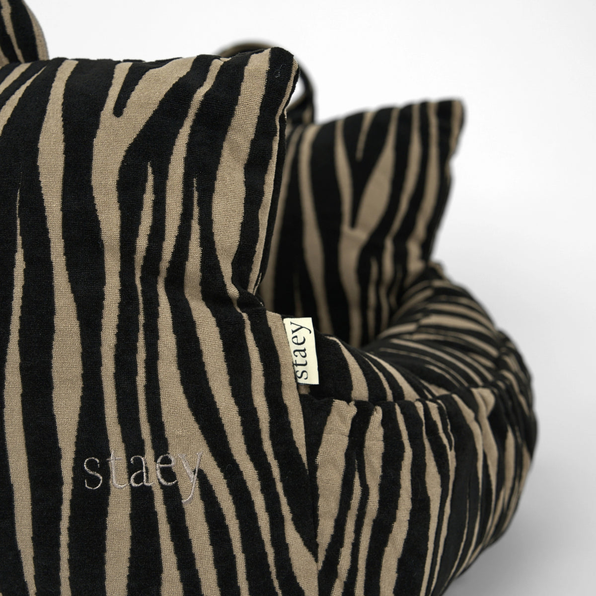 STAEY – Lara 2.0 Hundeautositz Zebra