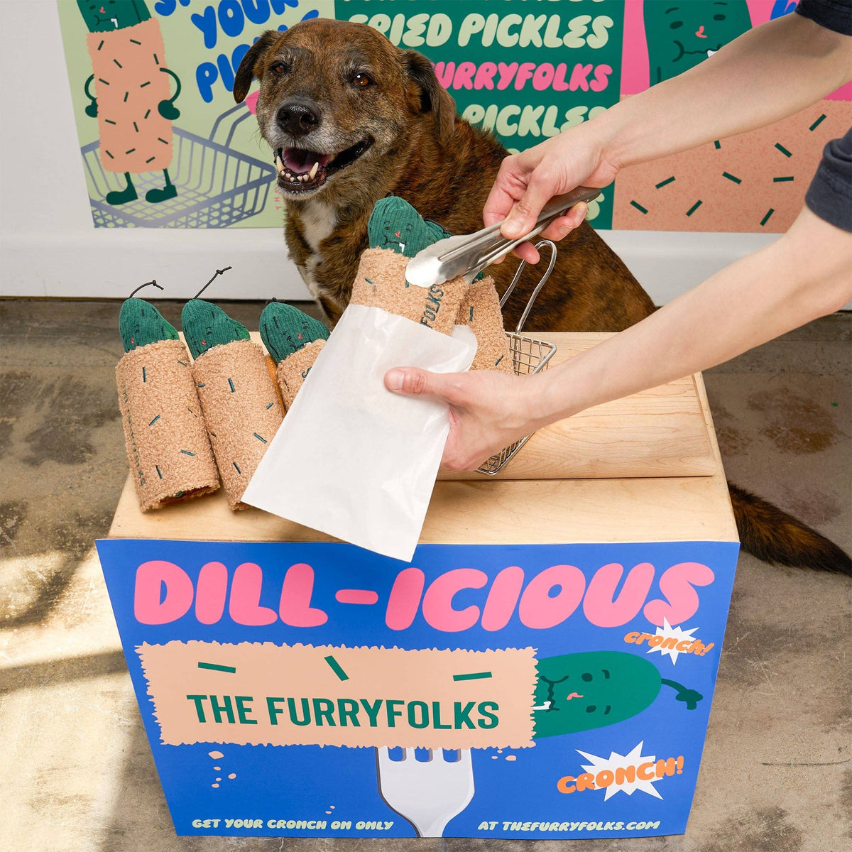 the furryfolks - Nosework-Hundespielzeug „Fried Pickle“ - OSSO BLU