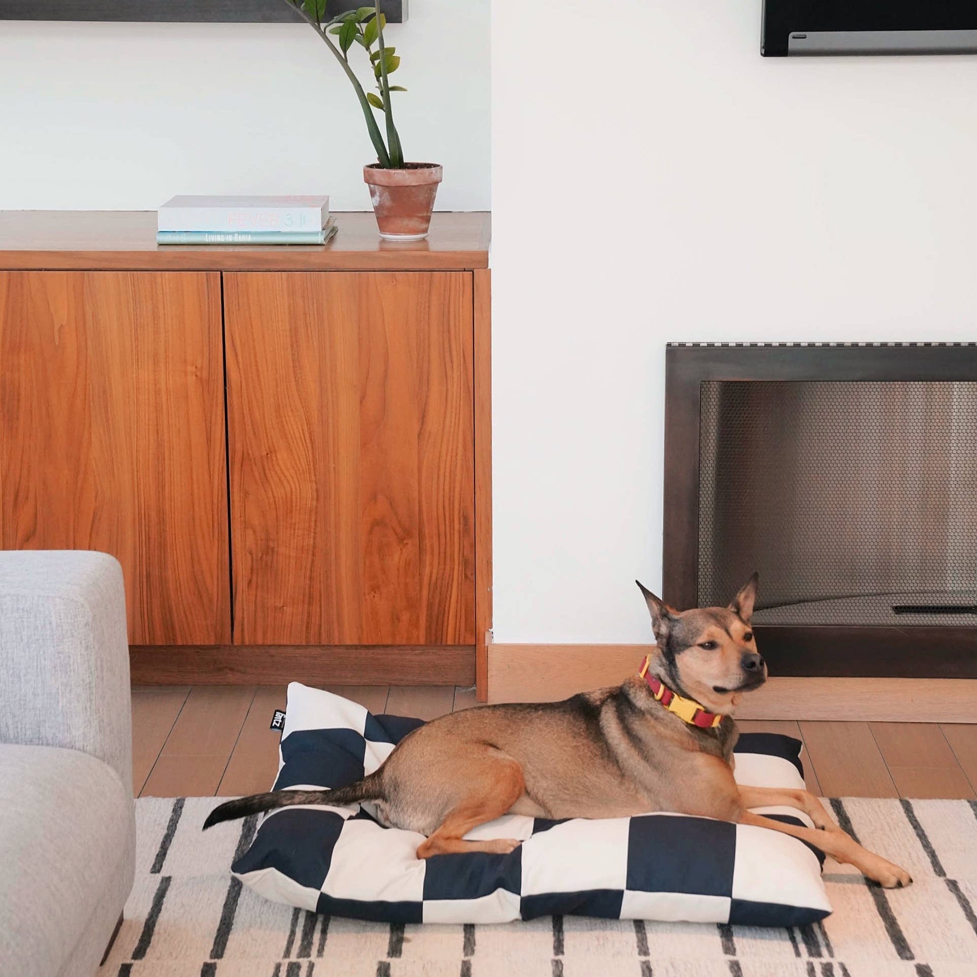 APPROVED BY FRITZ – Hundebett in Schwarz-Weiß kariert - OSSO BLU