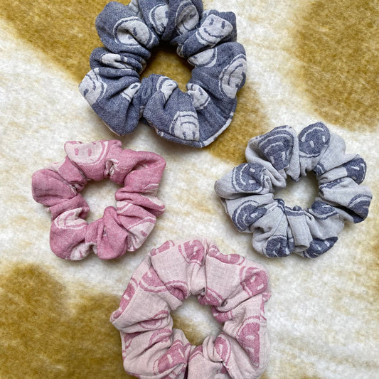 ZUCKERSCHNUTE.ROCKS - Scrunchie/Haargumi Smiley-Muster - OSSO BLU