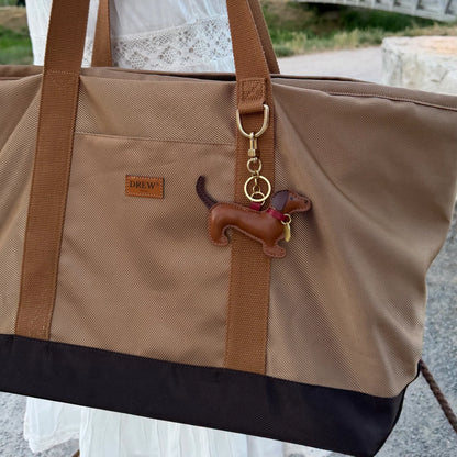 DREW’S DOGWEAR - Dackel-Taschenanhänger – Braun/Bordeaux
