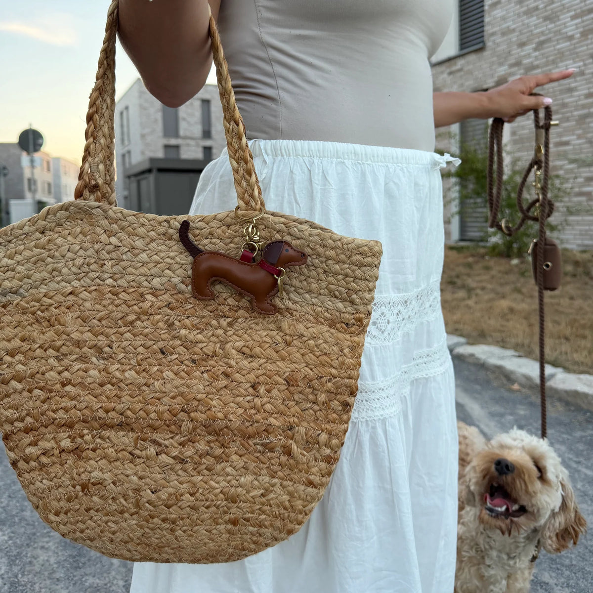 DREW’S DOGWEAR - Dackel-Taschenanhänger – Braun/Bordeaux