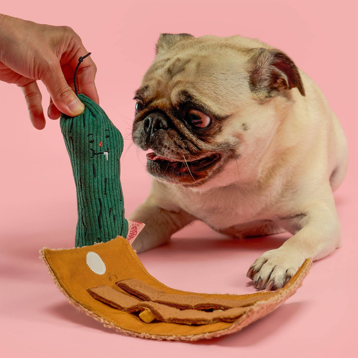 the furryfolks - Nosework-Hundespielzeug „Fried Pickle“ - OSSO BLU