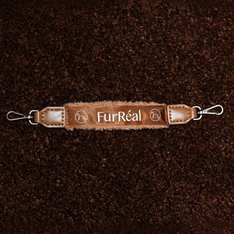 Maison Furreal - Flauschige Handschlinge – saisonale limitierte Auflage: Mocha Mousse - OSSO BLU