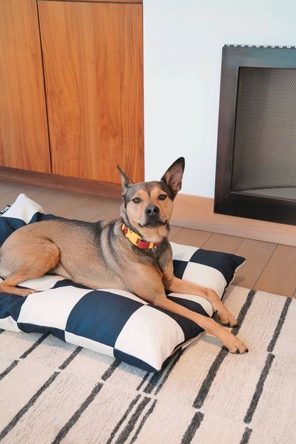 APPROVED BY FRITZ – Hundebett in Schwarz-Weiß kariert - OSSO BLU